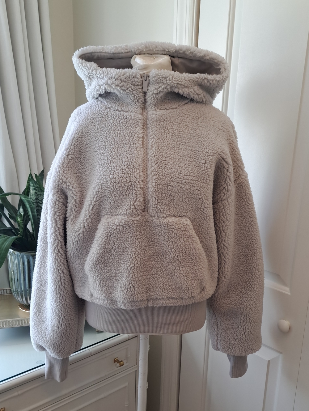 ALO Yoga Womens Foxy Light Grey Athleisure/Activewear Pullover Sherpa Hoodie S